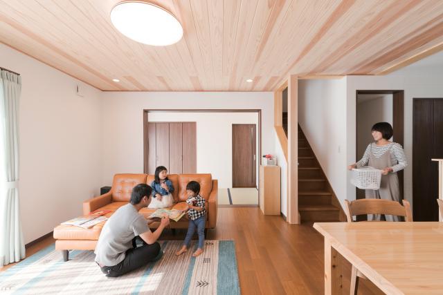 無垢の木が香る心地いい住まい ~間取りの工夫で快適に暮らす~