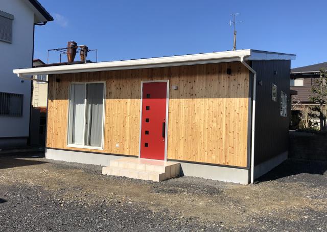 勾配天井と天然木の香りが心地良い